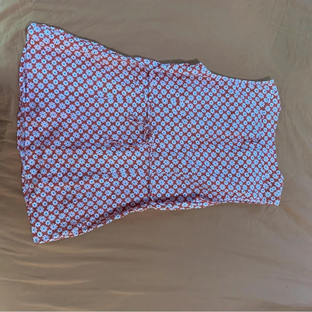 SLEEVELESS RUST FLOWERED TOP - Picture 2 of 3